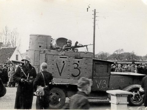 V3 kampvogn i aktion i Frederiksværks gader i maj 1945
